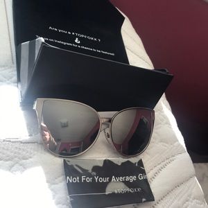 Brand new top Foxx glasses